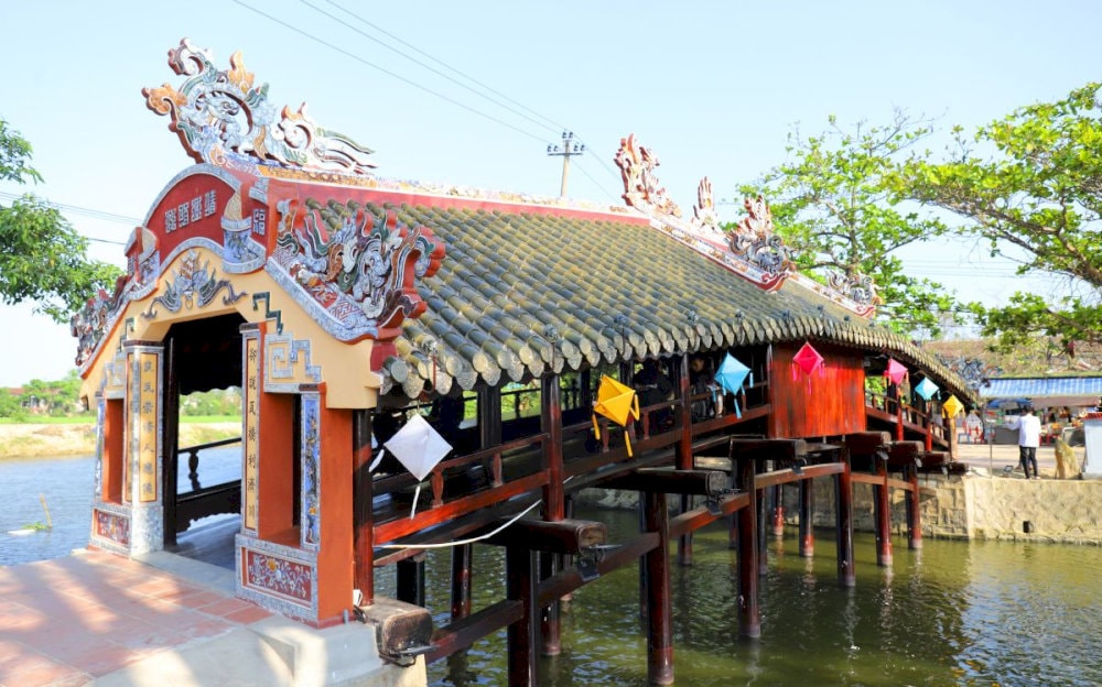 Cầu ngói Thanh Toàn